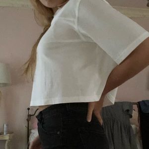 White cropped tshirt